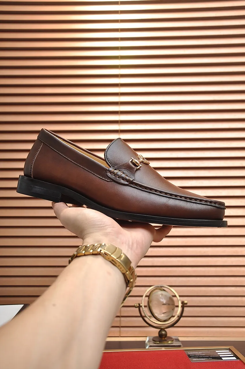 Men's shoes💰560💶Italy's top luxury men's shoe giant (GUCCI) (Gucci) (full cowhide lining) new arrival🍃Original European style🔰 Pleasant to the eye😍In order to make the shoes more durable and non-deformable🌀The production continues to follow traditional methods but there is still no lack of innovation💪Choose original sheepskin for the leather♻️ Smooth and natural And extra bright ⭐Made of imported cowhide, the first choice of rich people 38-45 (45 customized)